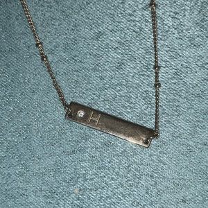 🔥 price drop‼️ Initial “H” bar necklace